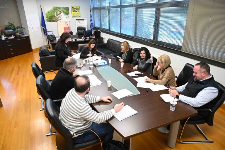 ΕΟΠΠΕΠ - Συνάντηση σε γραφείο